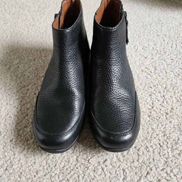 Vionic Lois Women's Bootie 6 - Picture 2 of 8